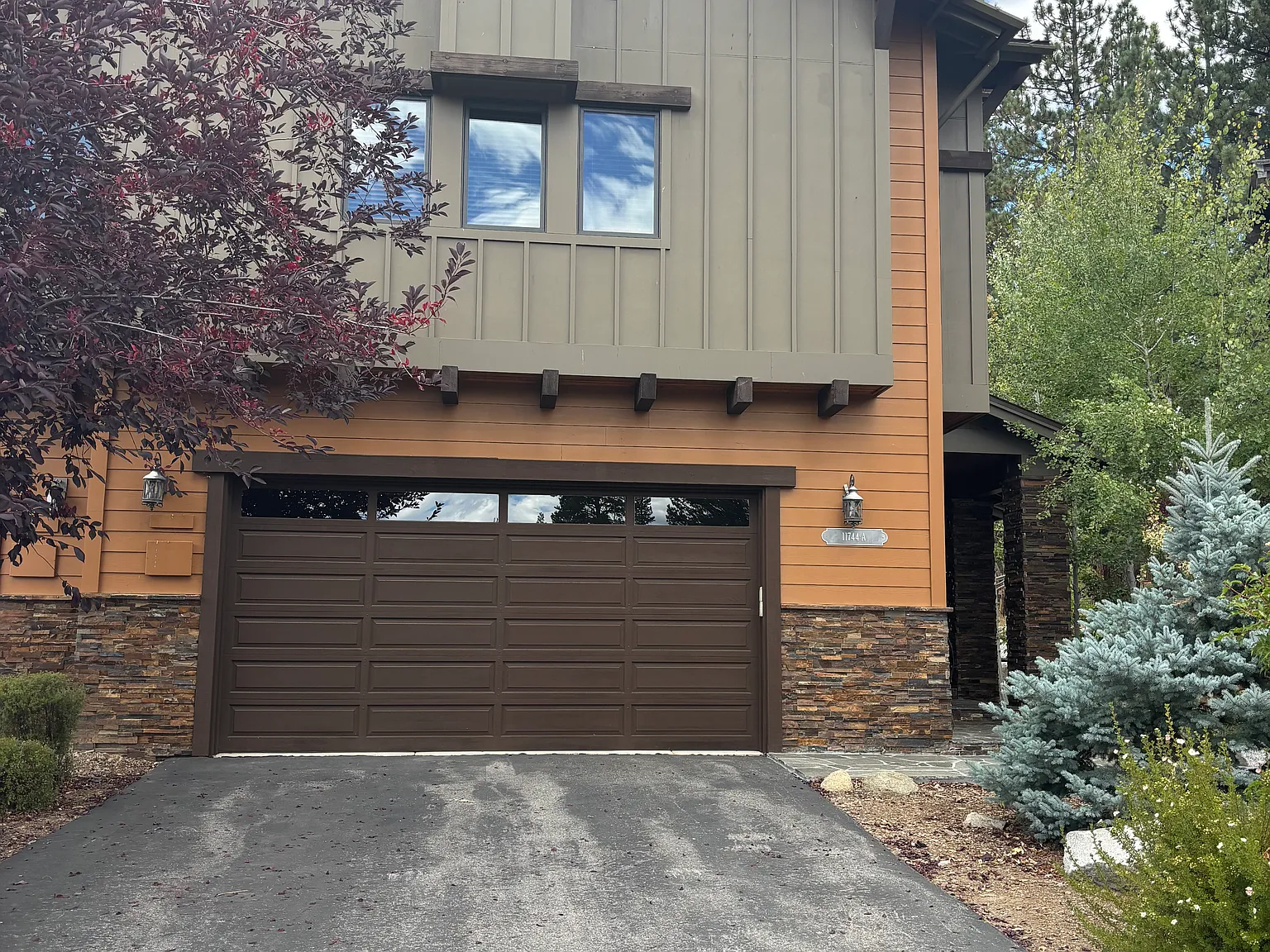 3 bed, 2.5 bath, 2565 sqft, $5,986 — Photo 3