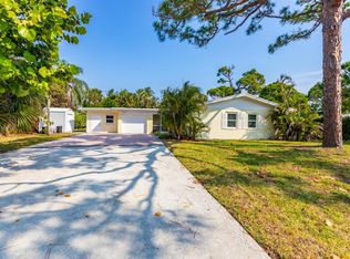 8207 SE Coconut St, Hobe Sound, FL 33455