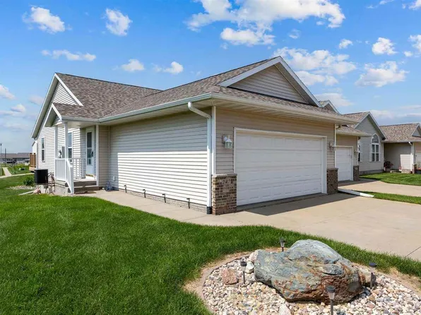 247 Whirlaway Ln, Fairfax, IA 52228