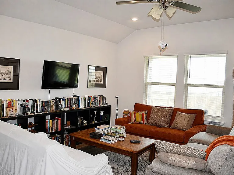 2477 Bee Creek Dr — Photo 7