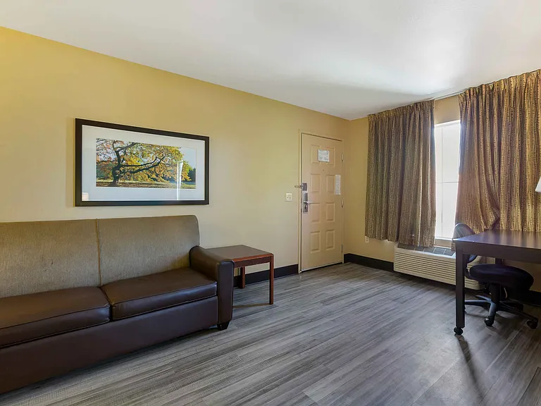 Deluxe Studio - 2 Full Beds