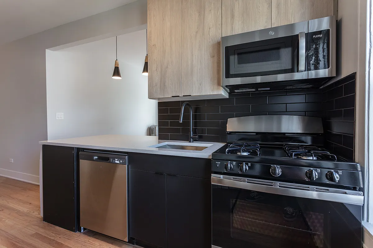 Building Photo - 4015 N Lowell Ave #1W