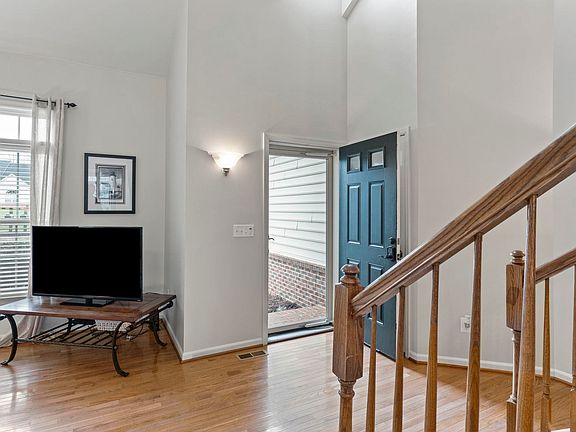 5th image of 60 Beechnut Ln