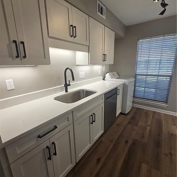 232 Stephenson Ave #3CC — Photo 8