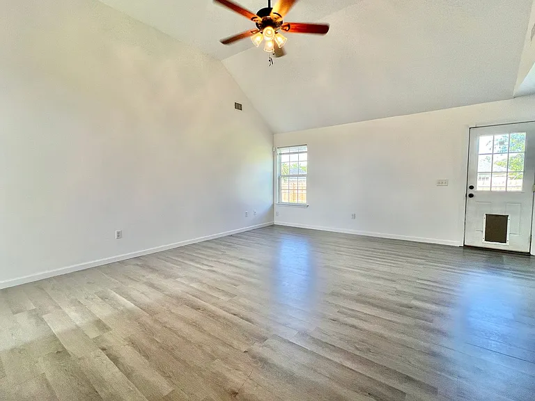 110 Auburn Cir — Photo 4