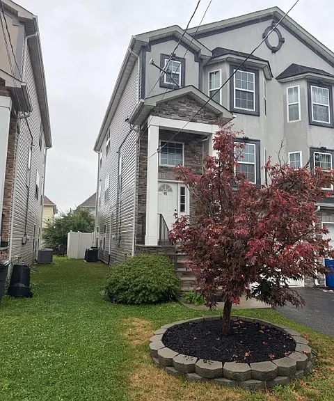 95 Longfellow St — Photo 2