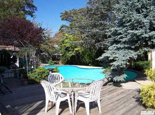 396 N Greene Ave, Lindenhurst, NY 11757