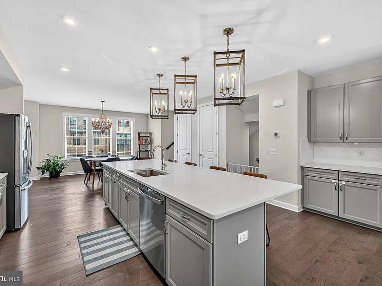 8106 Zoe Pl — Photo 4