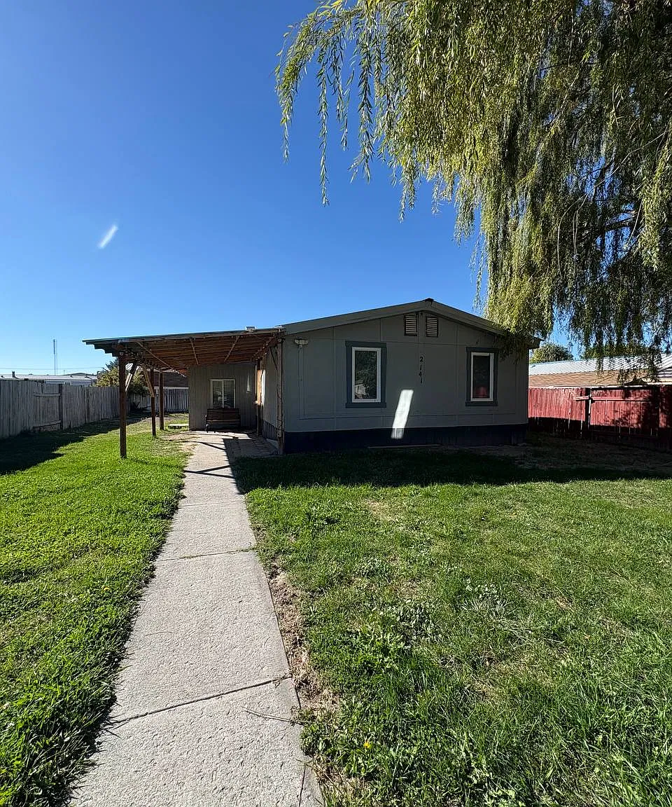 3 bed, $1,250 — Photo 1