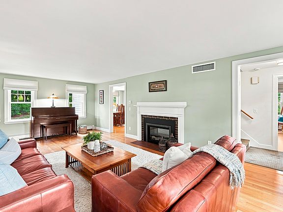 3rd image of 106 N Hancock St