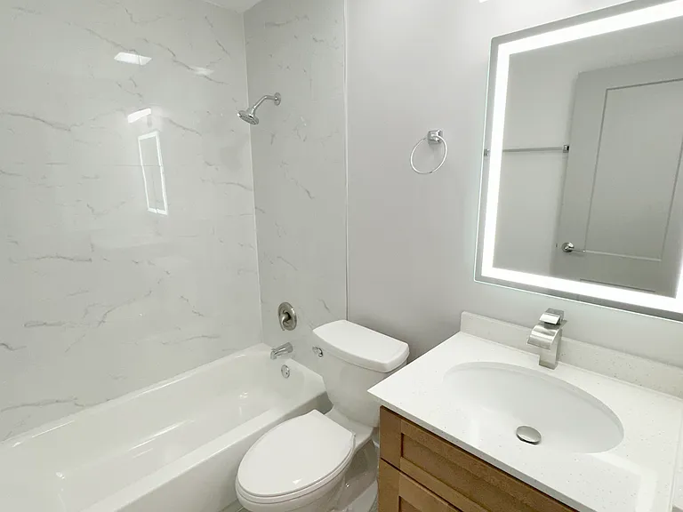 8348 W Catherine Ave #500 — Photo 4
