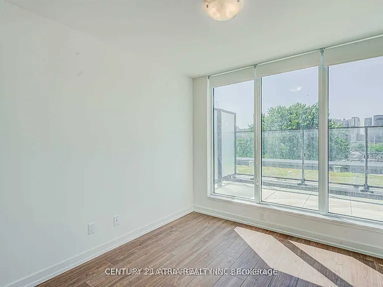 203 College St #512 — Photo 12