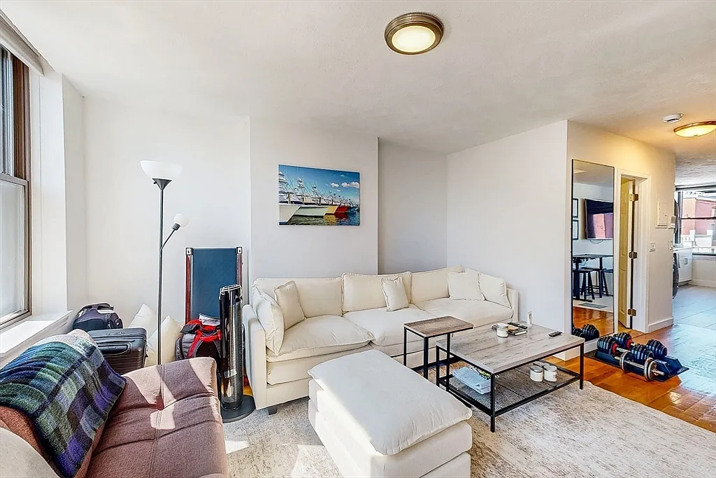2 bed, 850 sqft, $4,500 — Photo 3