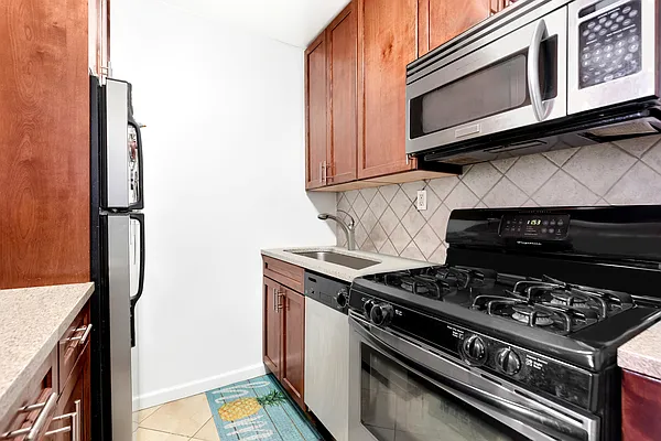 Rented by R New York | media 16