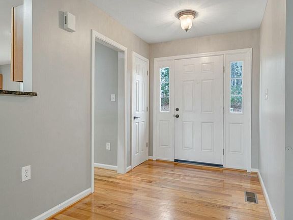 3rd image of 71 Woods Edge Dr
