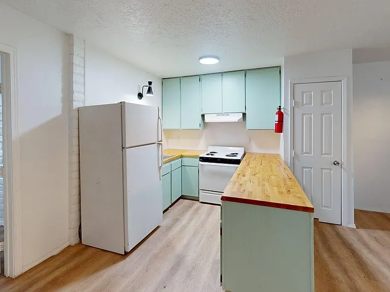 3433-Aztec-NE-Unit-C-Kitchen_07282026