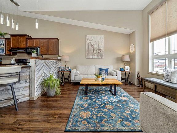 4th image of 202 Keystone Ln W