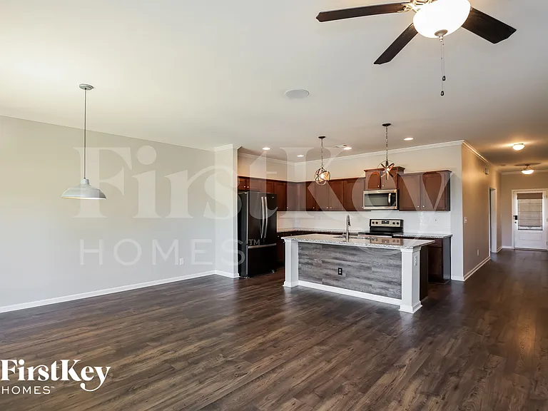 122 Candler Park Dr — Photo 4