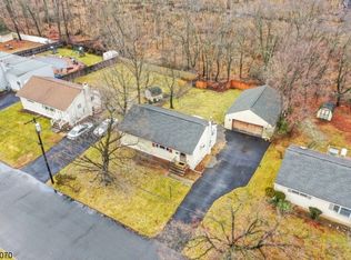 19 Paul Dr, Succasunna, NJ 07876