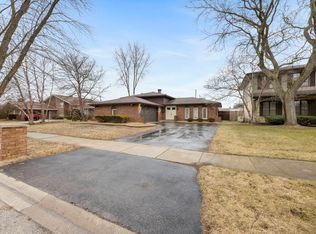 18357 Carriage Ln, Lansing, IL 60438