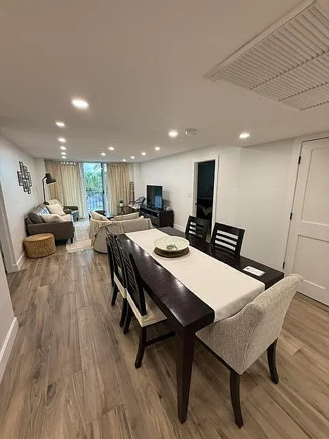 2 bed, 2.0 bath, 1120 sqft, $4,500 — Photo 3