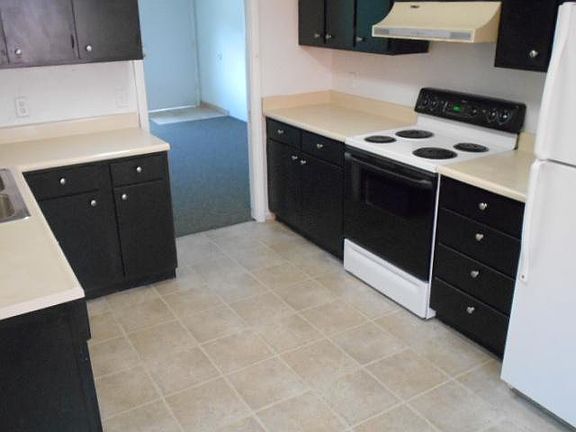 Big eat in kitchen with dishwasher