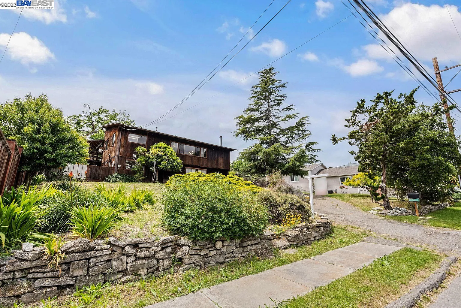 18351 Carlton Ave photo 1