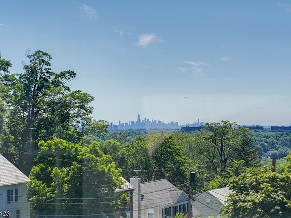 5th image of 41 Crestwood Dr