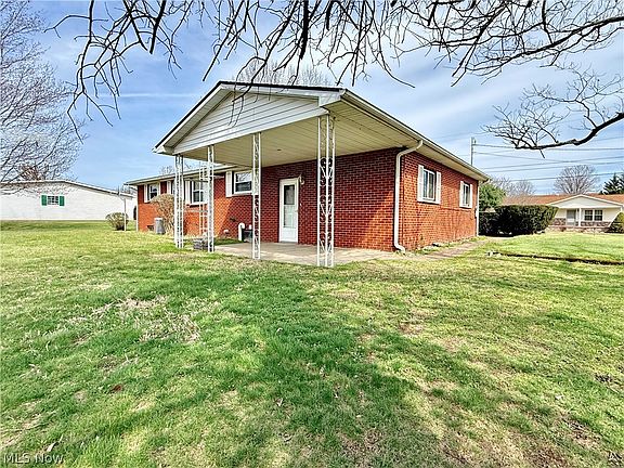 3rd image of 282 N Meadowlark Dr