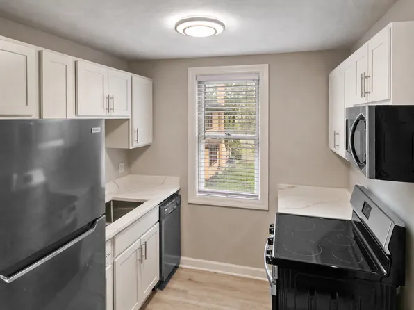 789 N McKinley Rd, Lake Forest, IL