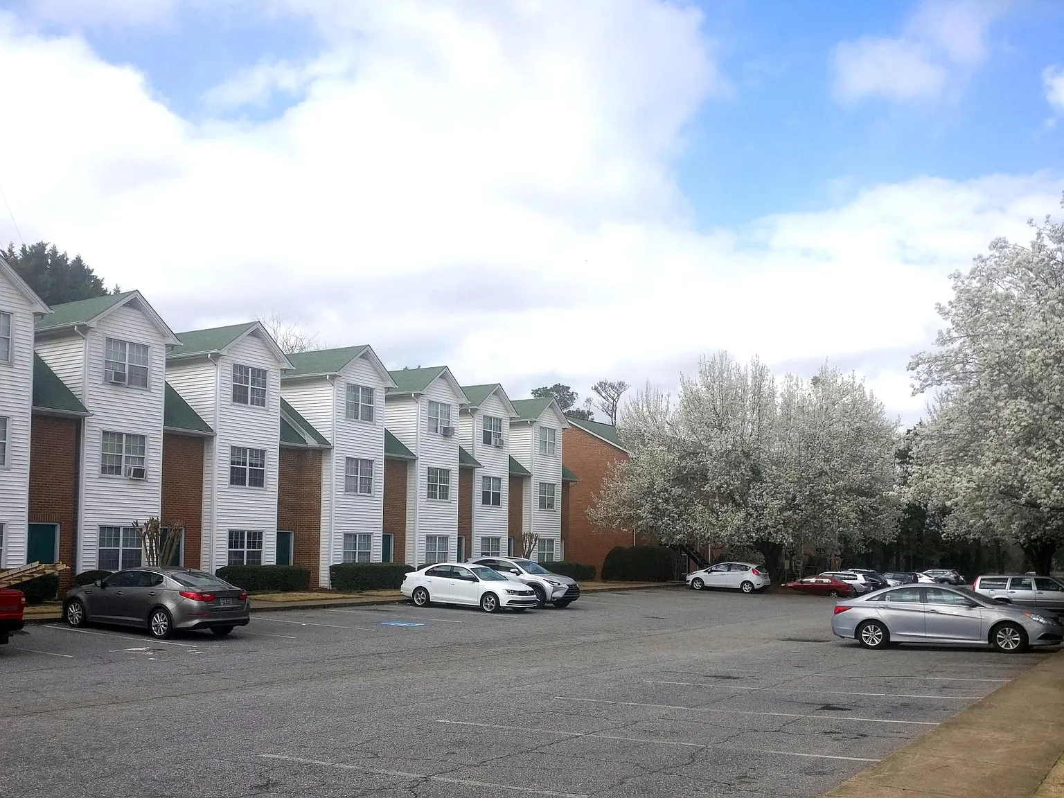 3 bed, 2.5 bath, 1325 sqft, $1,800 — Photo 1