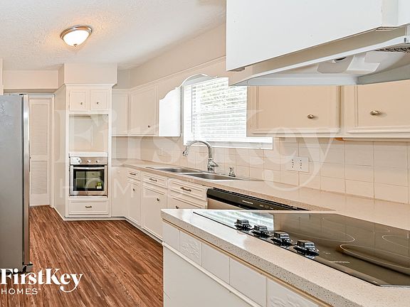 5th image of 3806 Fairvalley Dr