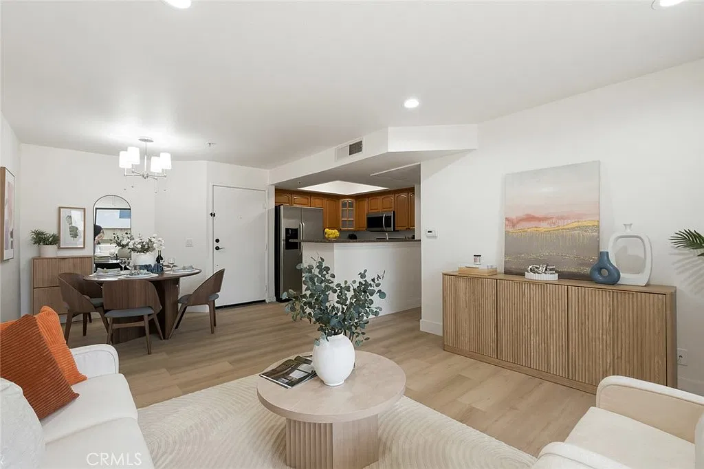 3 bed, 1220 sqft, $3,500 — Photo 3