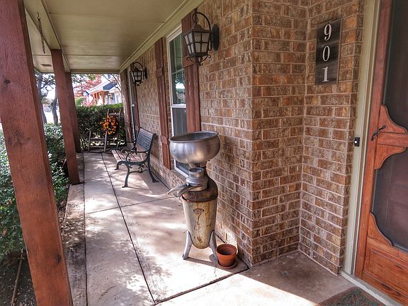 5th image of 901 Roaring Springs Dr