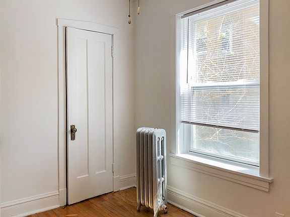 4th image of 5043 N Damen Ave