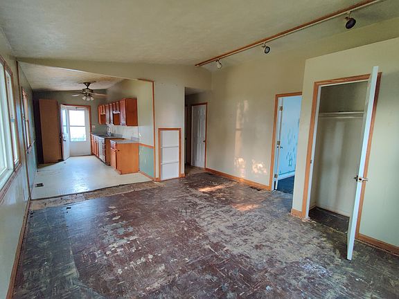 2nd image of 605 N 39th St