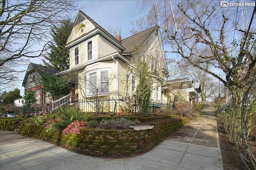 Wine and Roses Retreat Furnished 1 bd rental home