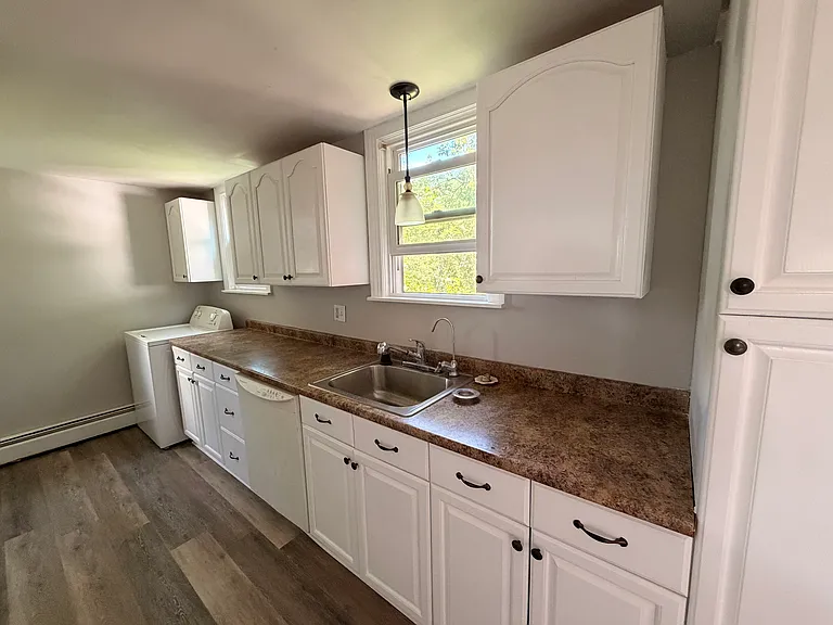 90 Farnham St #2 — Photo 4