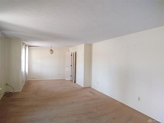 2nd image of 18 Hillpoint St