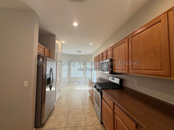 5th image of 2513 W Woburn Ln