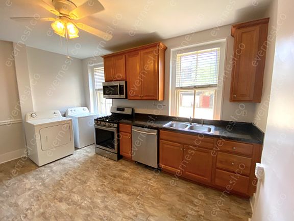 4th image of 1833 W Grace St #A