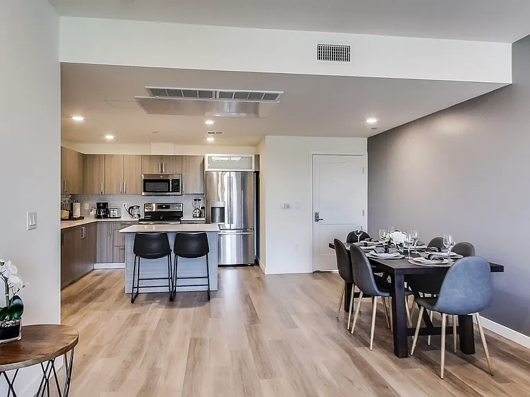 11616 Burbank Blvd #Penthouse 2 — Photo 9