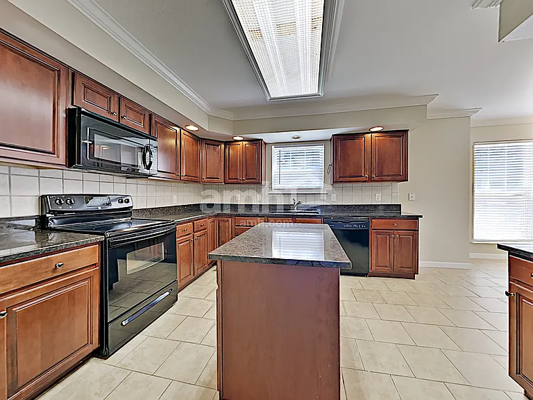1356 Pershing Hill Ln — Photo 3