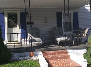 905 Farley Ave, Mullens, WV 25882