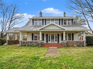 402 E Main St, Boonville, NC 27011