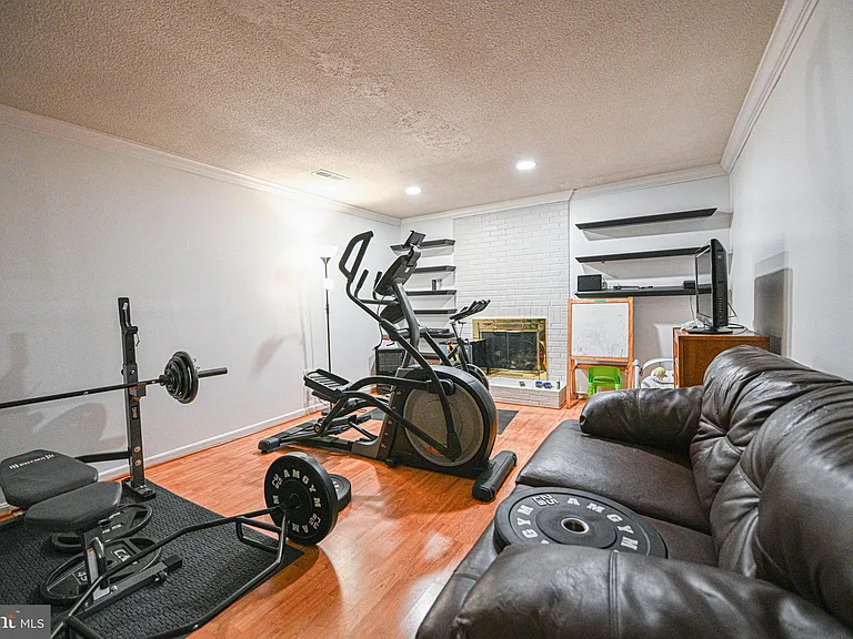 7377 Montcalm Dr — Photo 27