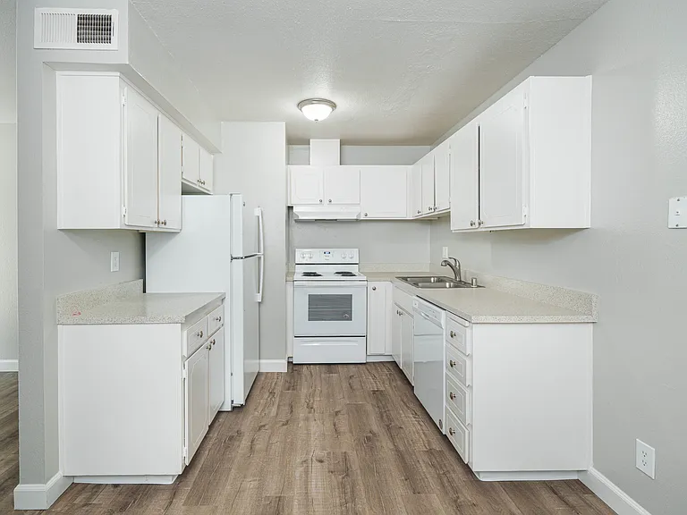 Crestview North Apartments — Photo 25