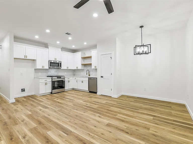7486 Stanwick Dr #B — Photo 4