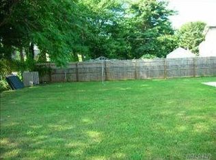 134 Colony Ln, Syosset, NY 11791