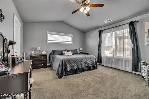 4 bed, 2.5 bath, 3875 sqft, $3,500 — Photo 4